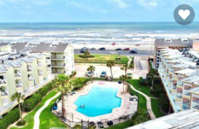 OCEAN WAVES Oceanfront TOP FLOOR CONDOw/Balcony